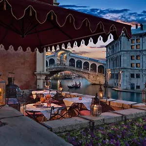 https://al-ponte-antico.hotelinveneto.com